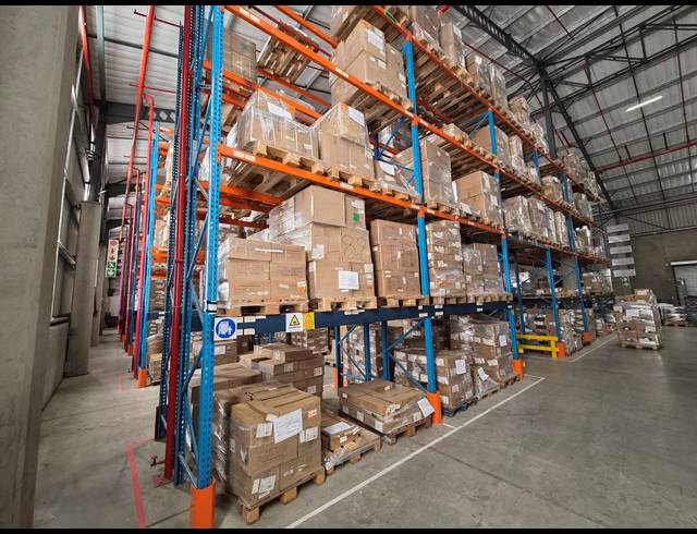 3,500M² WAREHOUSE TO LET IN LONGLAKE